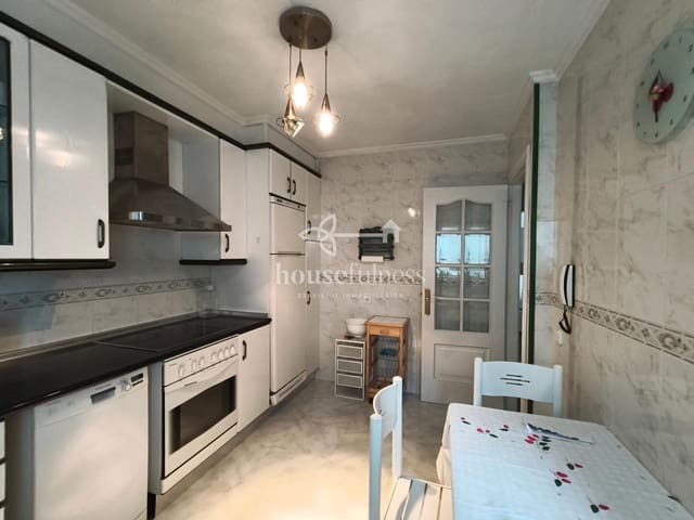 2 slaapkamer Appartement te huur in Ferrol - € 650 (Ref: 9947335)
