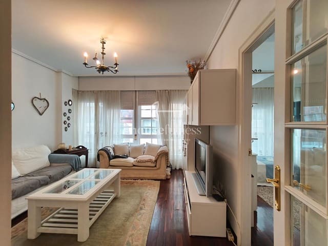 2 slaapkamer Appartement te huur in Ferrol - € 650 (Ref: 9947335)