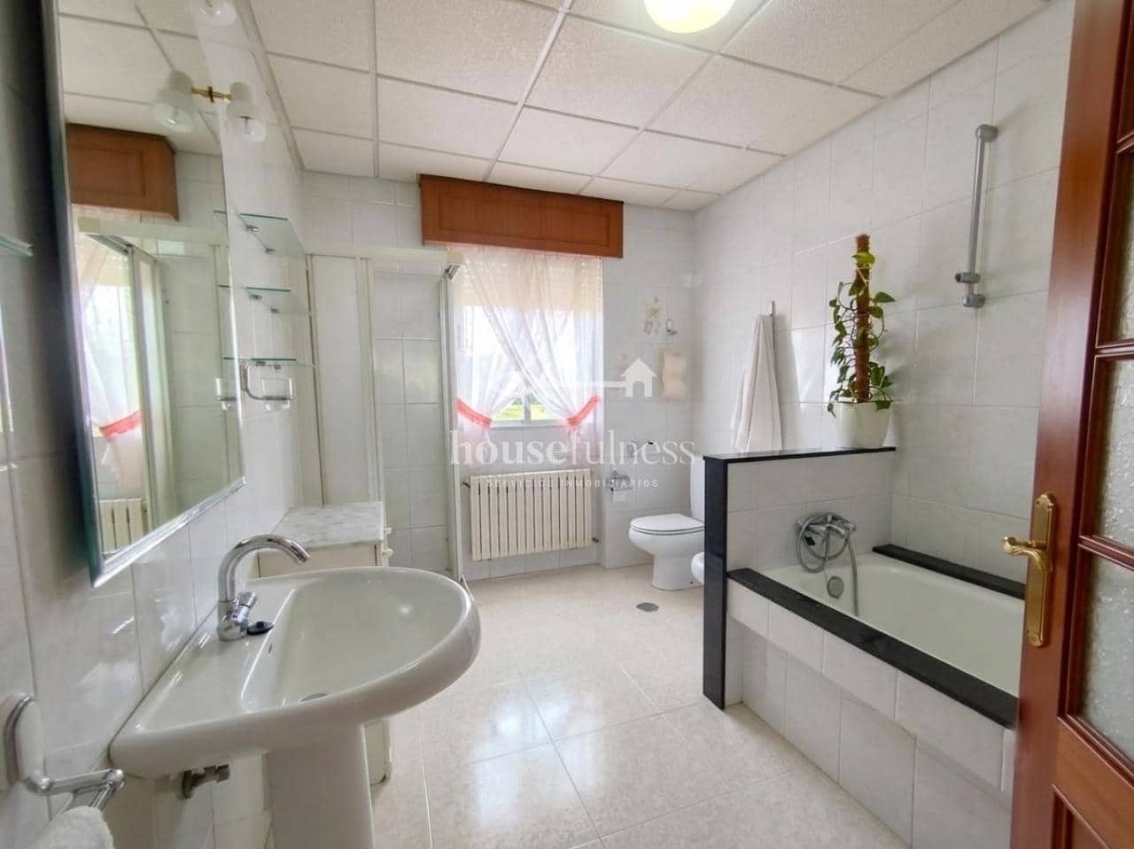 7 soveværelse Byhus til salg i Naron med garage - € 370.000 (Ref: 9969242)