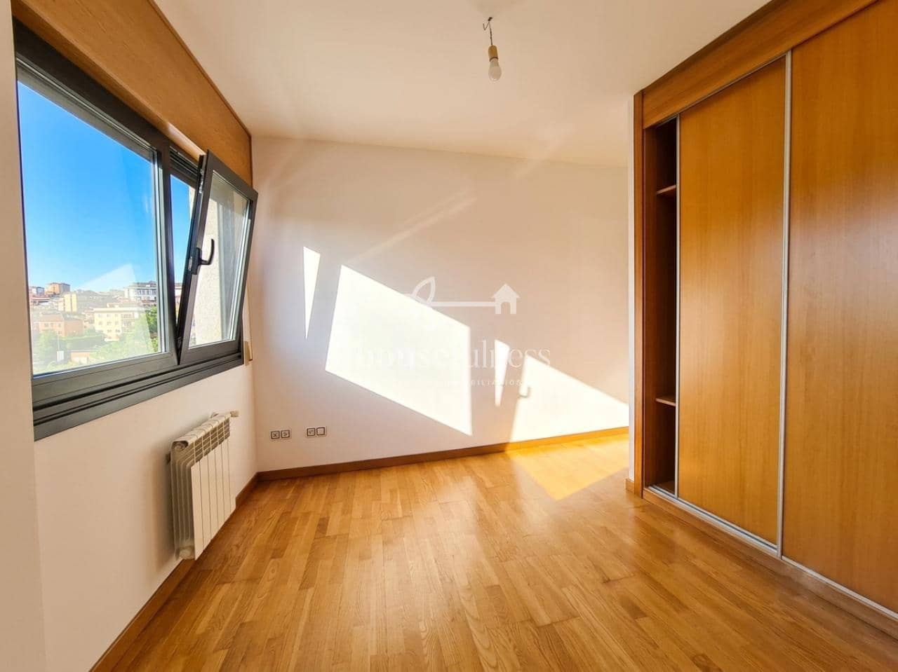 Piso de 3 habitaciones en Fene en venta con garaje - 220.000 € (Ref: 9974698)