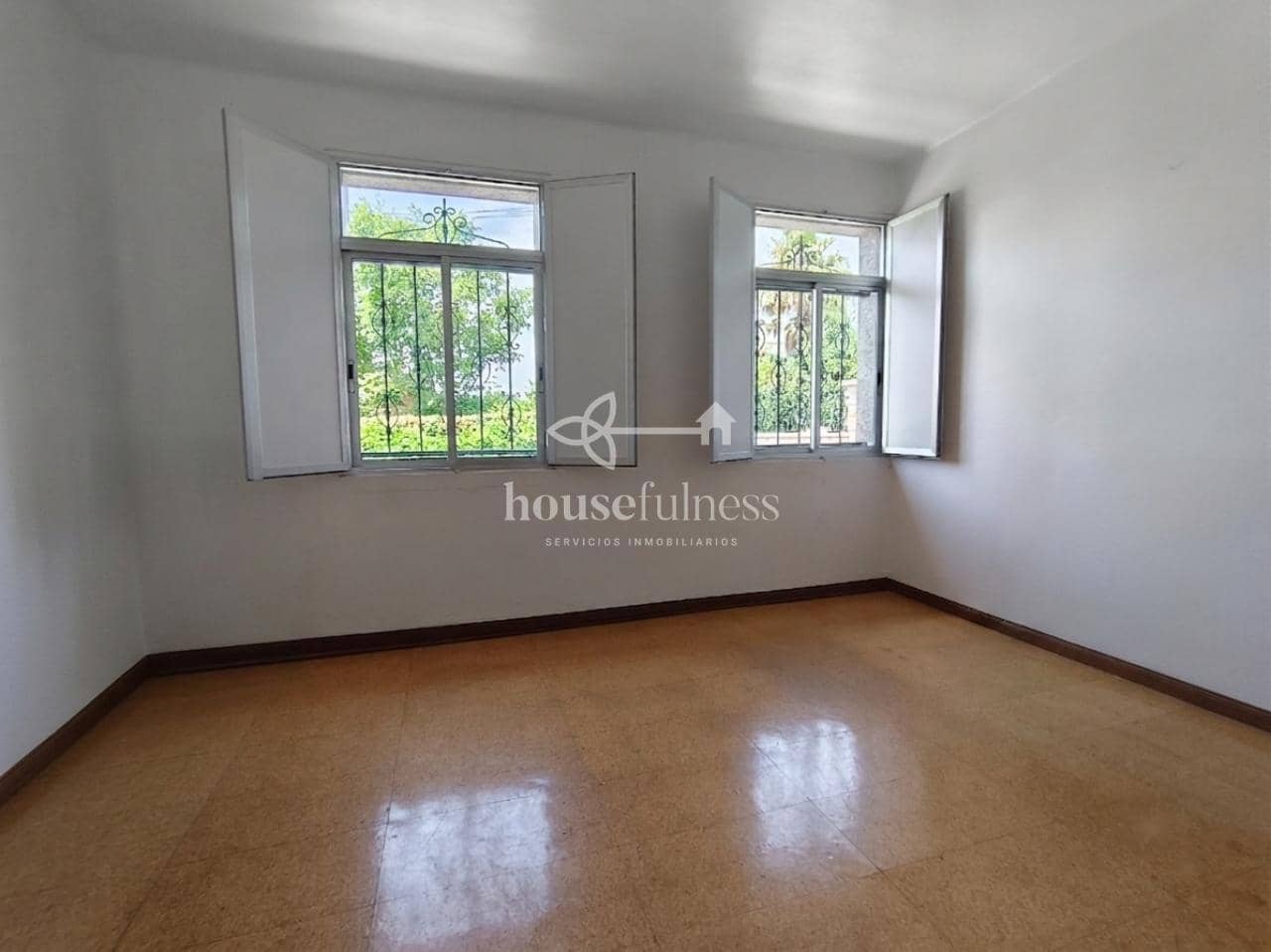 Casa de 8 habitaciones en Narón en venta - 345.000 € (Ref: 9984423)