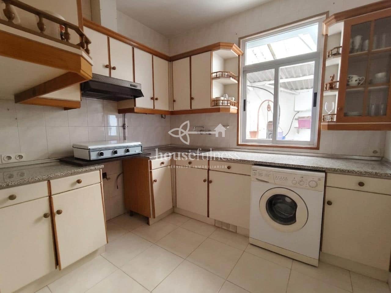 Casa de 8 habitaciones en Narón en venta - 345.000 € (Ref: 9984423)