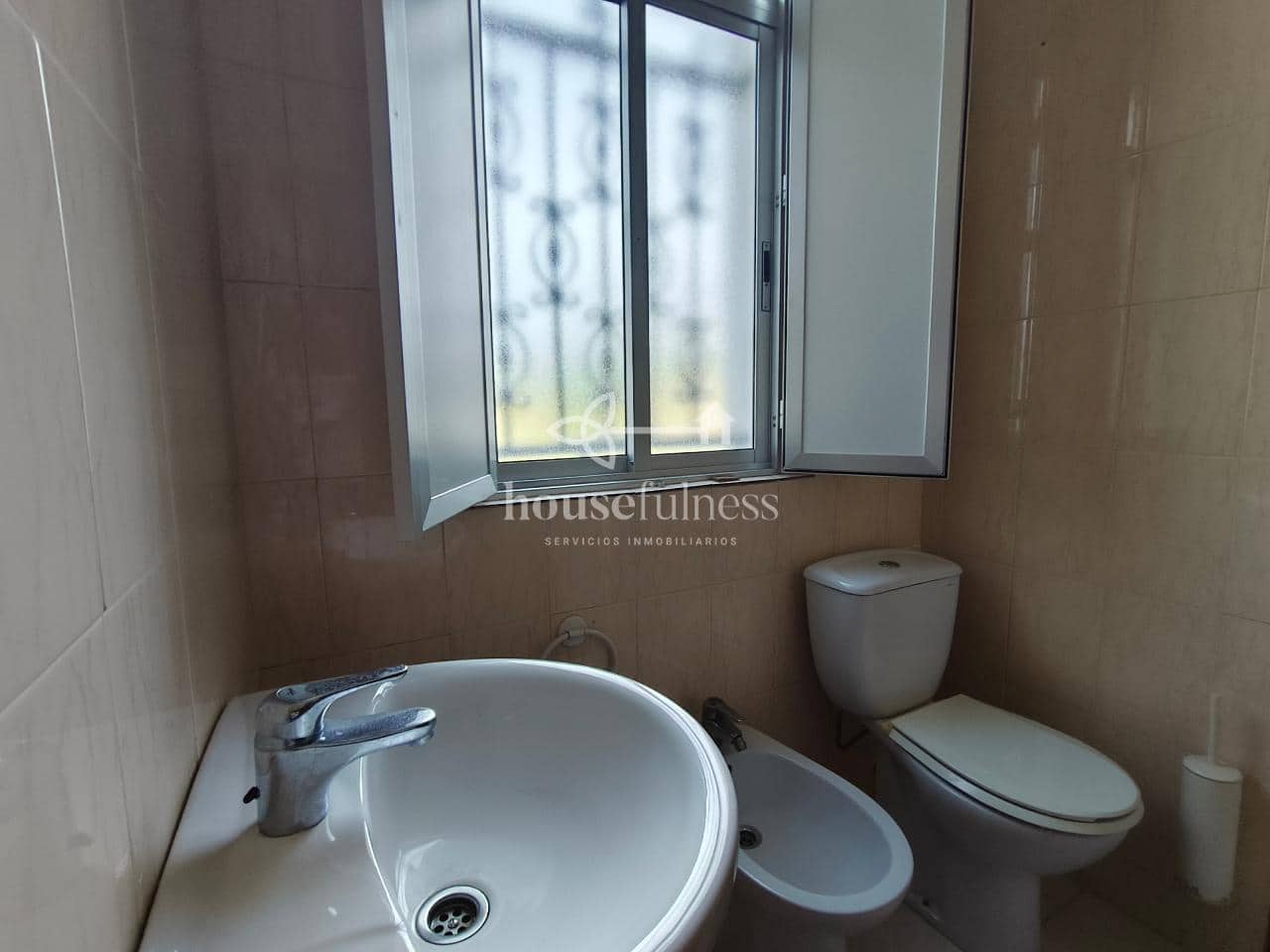 Casa de 8 habitaciones en Narón en venta - 345.000 € (Ref: 9984423)