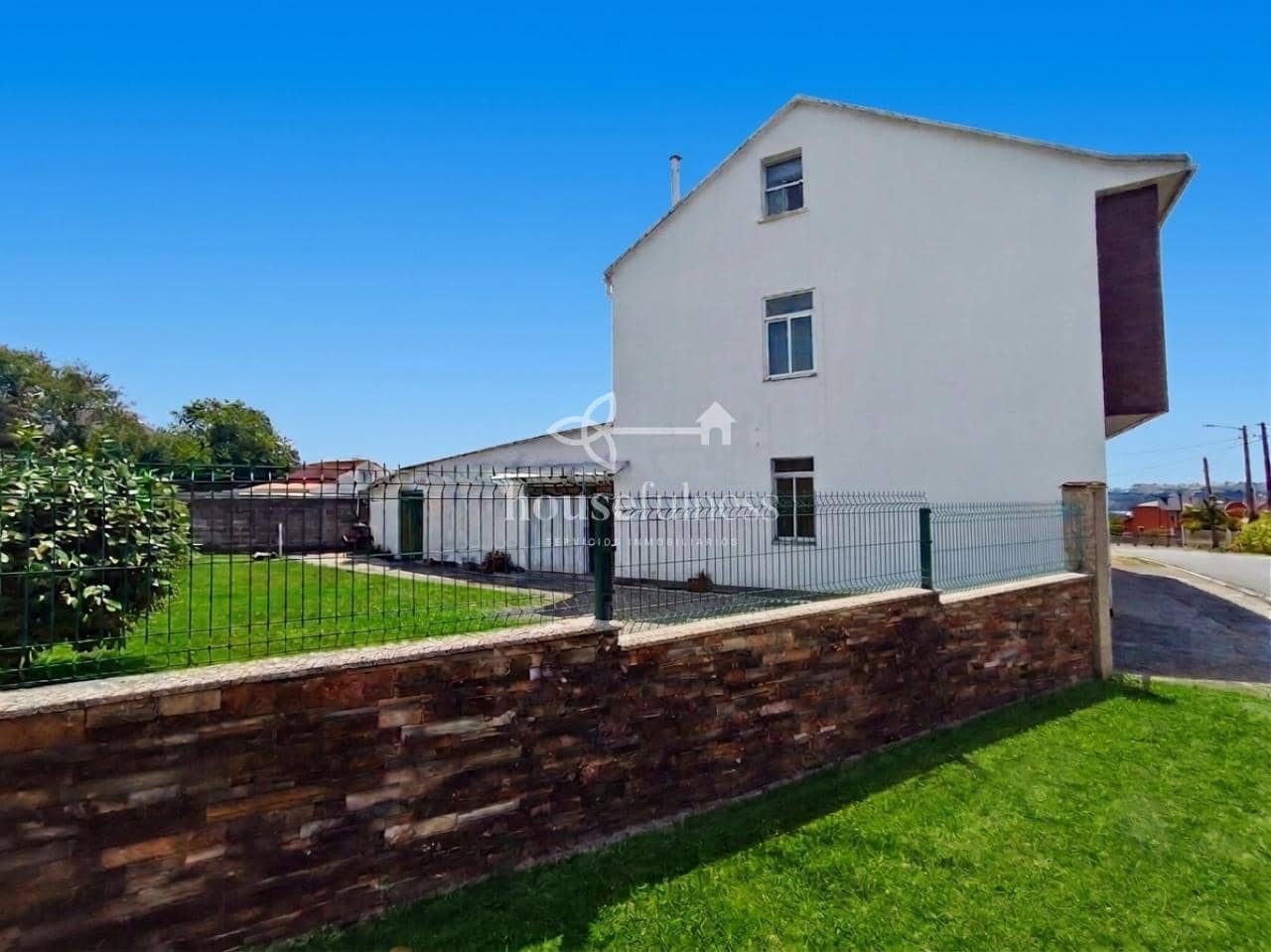 Casa de 8 habitaciones en Narón en venta - 345.000 € (Ref: 9984423)