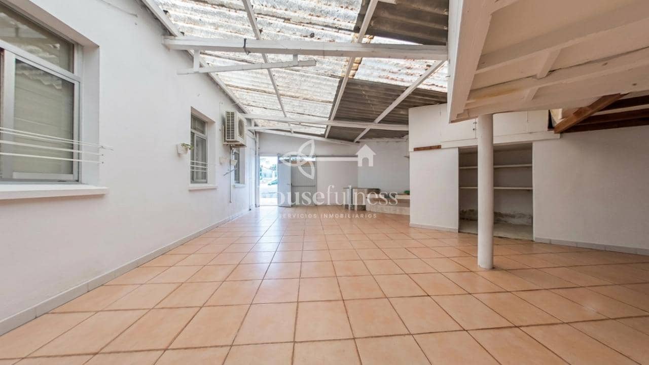 Casa de 8 habitaciones en Narón en venta - 345.000 € (Ref: 9984423)