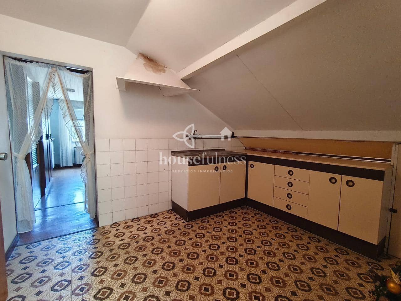 Casa de 8 habitaciones en Narón en venta - 345.000 € (Ref: 9984423)