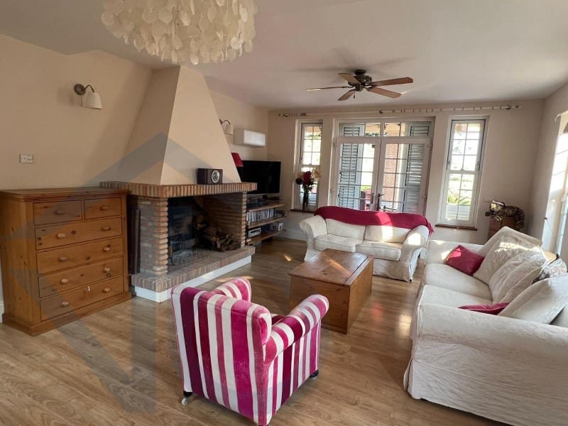 5 bedroom Villa for sale in Aguilas with garage - € 450,000 (Ref: 9637315)