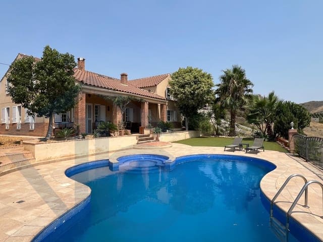 5 bedroom Villa for sale in Las Majadas - Las Molinetas - Labradorcico, Aguilas with garage - € 450,000 (Ref: 9637315)