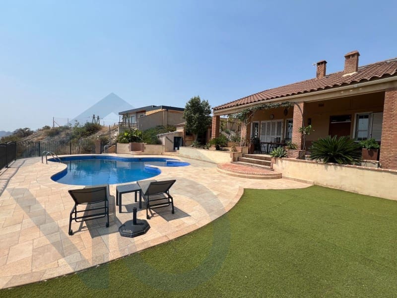 5 bedroom Villa for sale in Aguilas with garage - € 450,000 (Ref: 9637315)