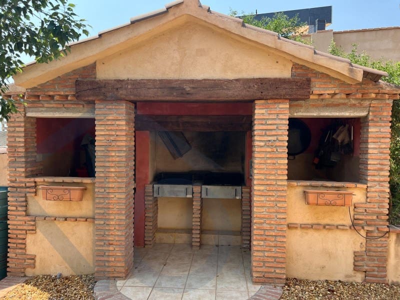 5 bedroom Villa for sale in Aguilas with garage - € 450,000 (Ref: 9637315)