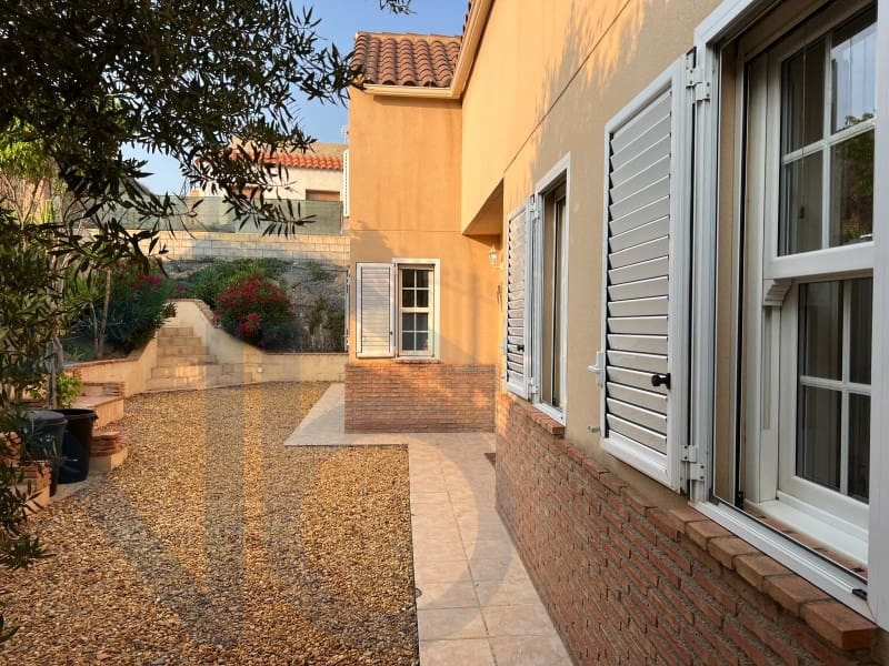 5 bedroom Villa for sale in Aguilas with garage - € 450,000 (Ref: 9637315)