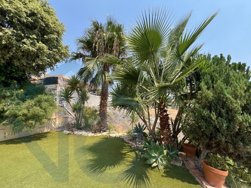 5 bedroom Villa for sale in Aguilas with garage - € 450,000 (Ref: 9637315)