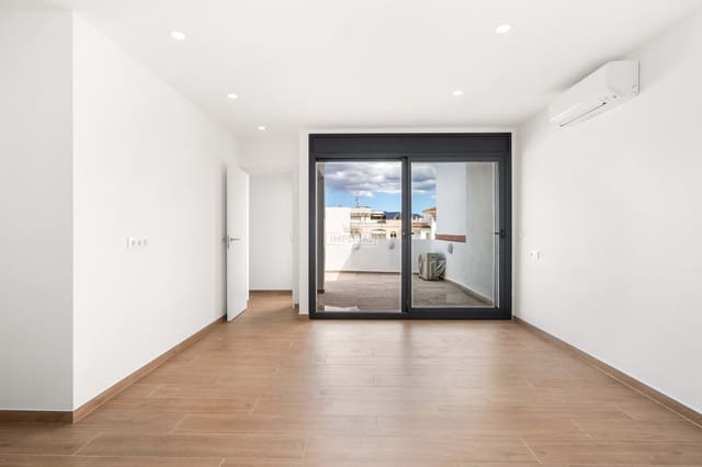 Casa de 4 habitaciones en Empuriabrava, Castelló d'Empúries en venta con garaje - 639.000 € (Ref: 9111617)