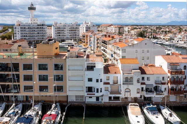 Casa de 4 habitaciones en Empuriabrava, Castelló d'Empúries en venta con garaje - 639.000 € (Ref: 9111617)