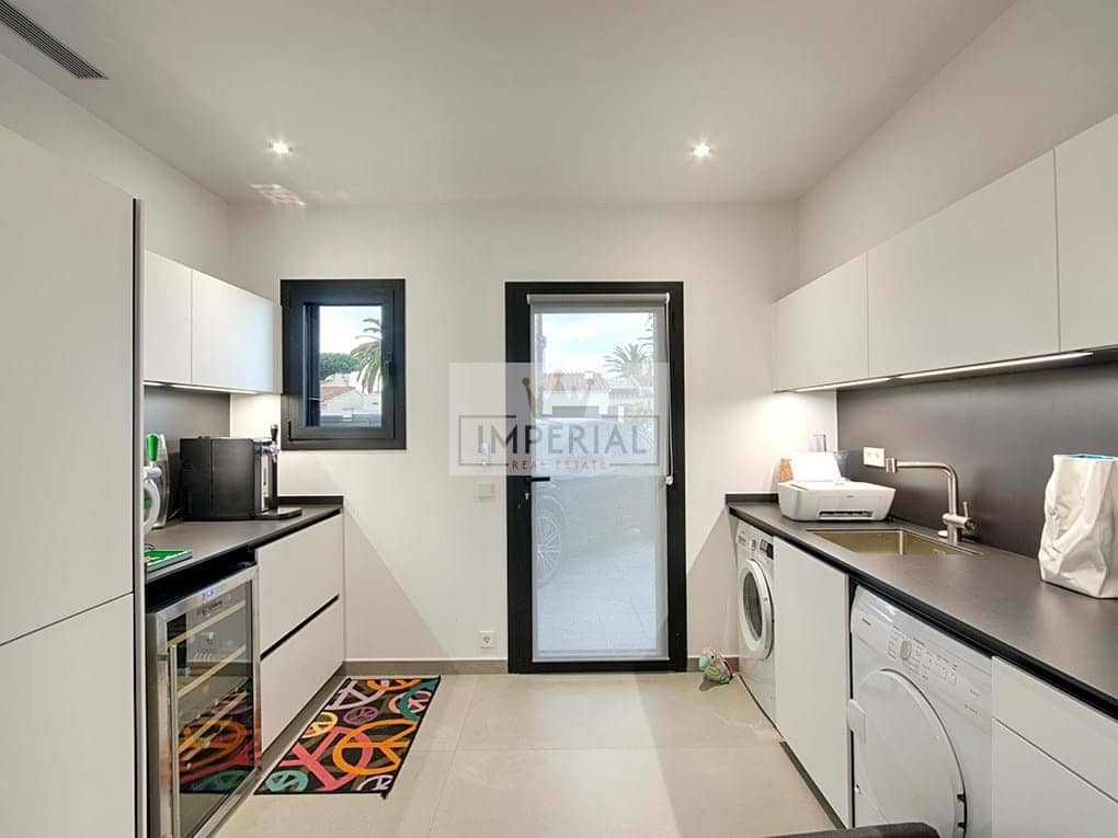 Casa de 5 habitaciones en Empuriabrava en venta con piscina garaje - 3.250.000 € (Ref: 9111618)