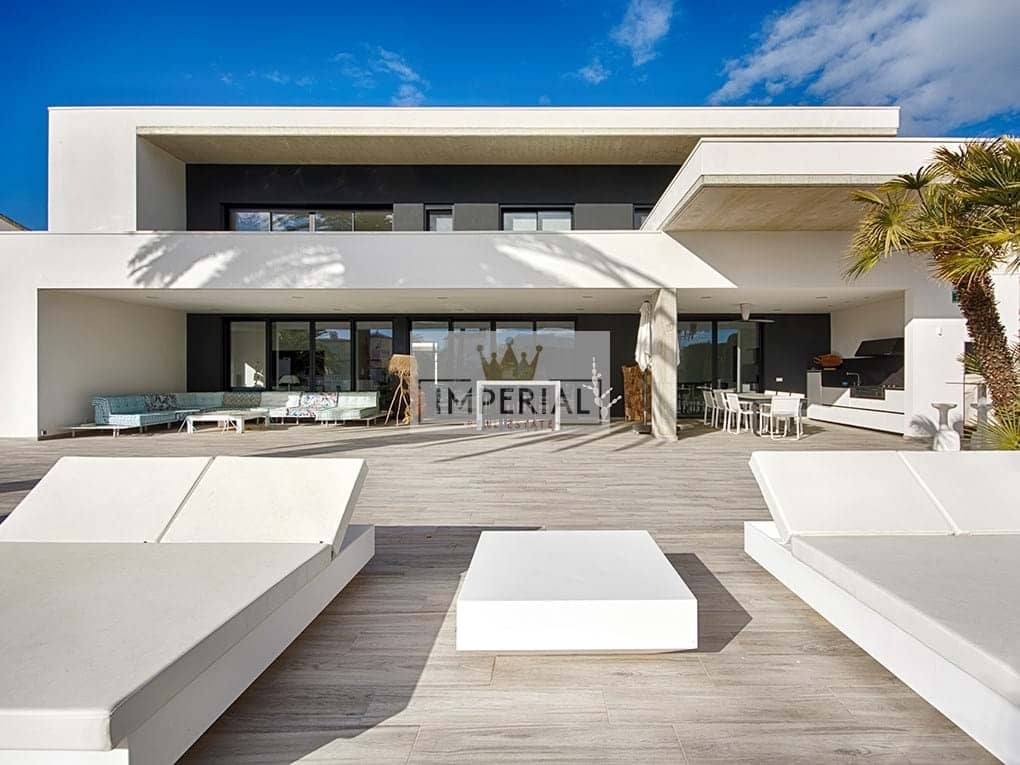 Casa de 5 habitaciones en Empuriabrava en venta con piscina garaje - 3.250.000 € (Ref: 9111618)