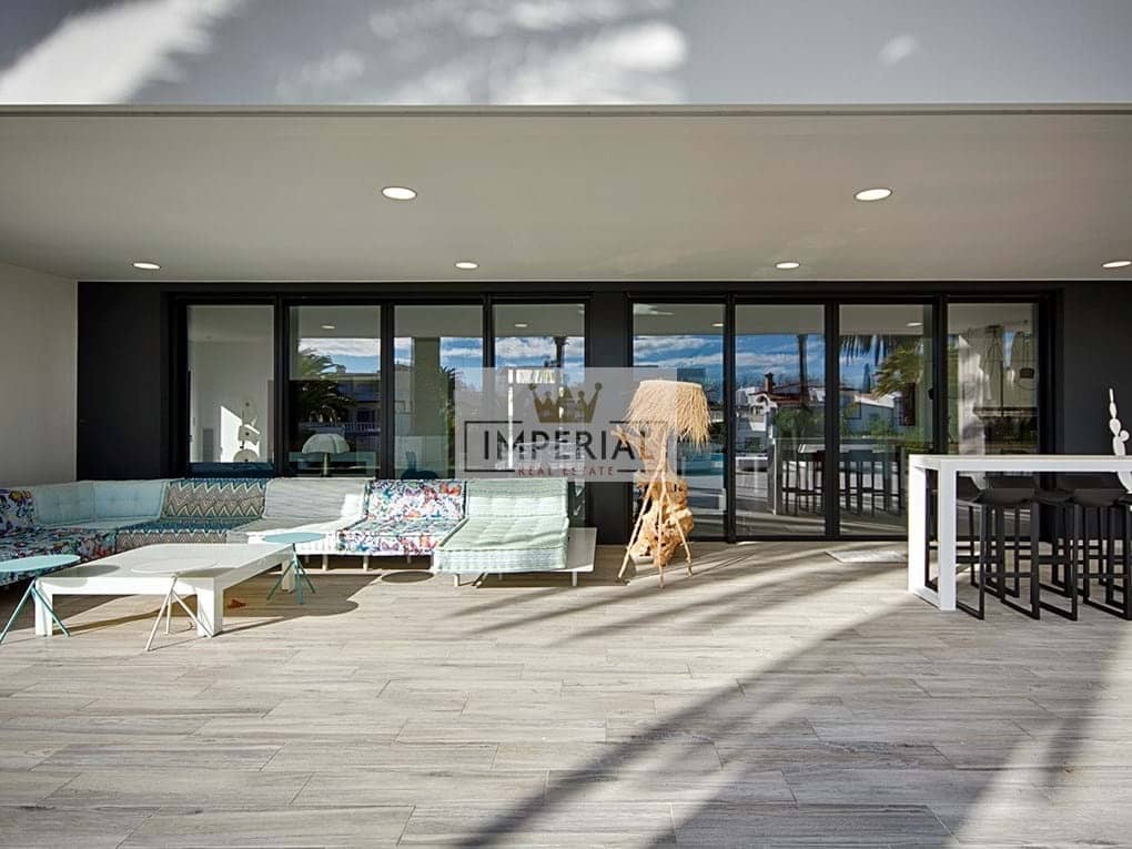 Casa de 5 habitaciones en Empuriabrava en venta con piscina garaje - 3.250.000 € (Ref: 9111618)