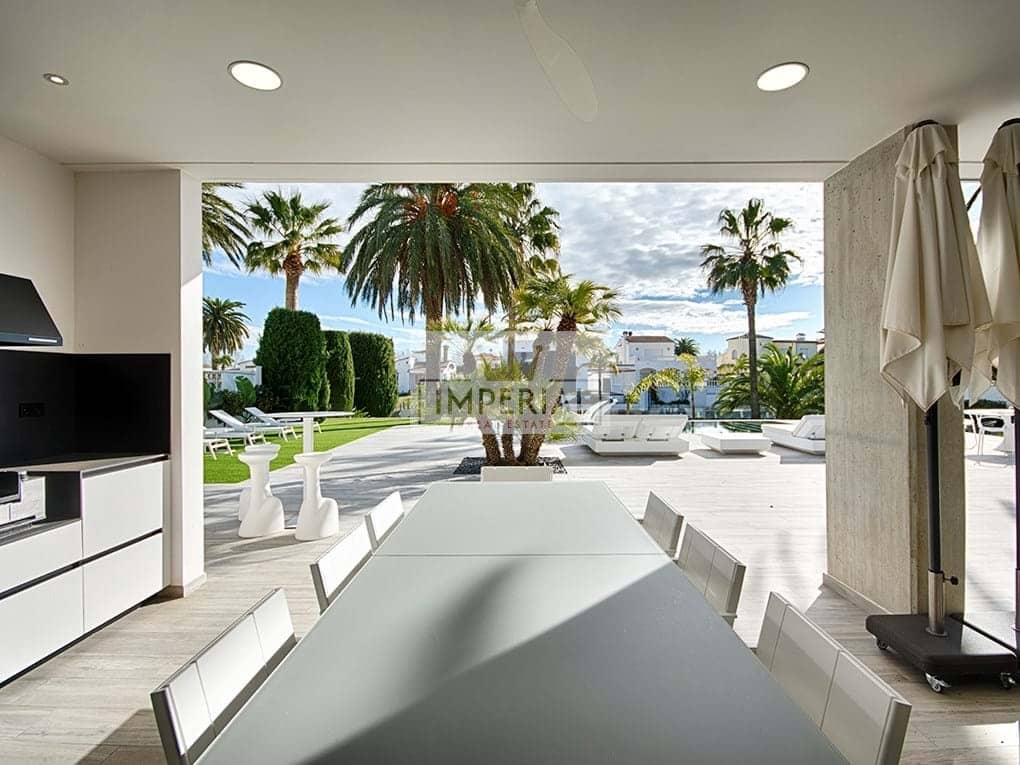 Casa de 5 habitaciones en Empuriabrava en venta con piscina garaje - 3.250.000 € (Ref: 9111618)
