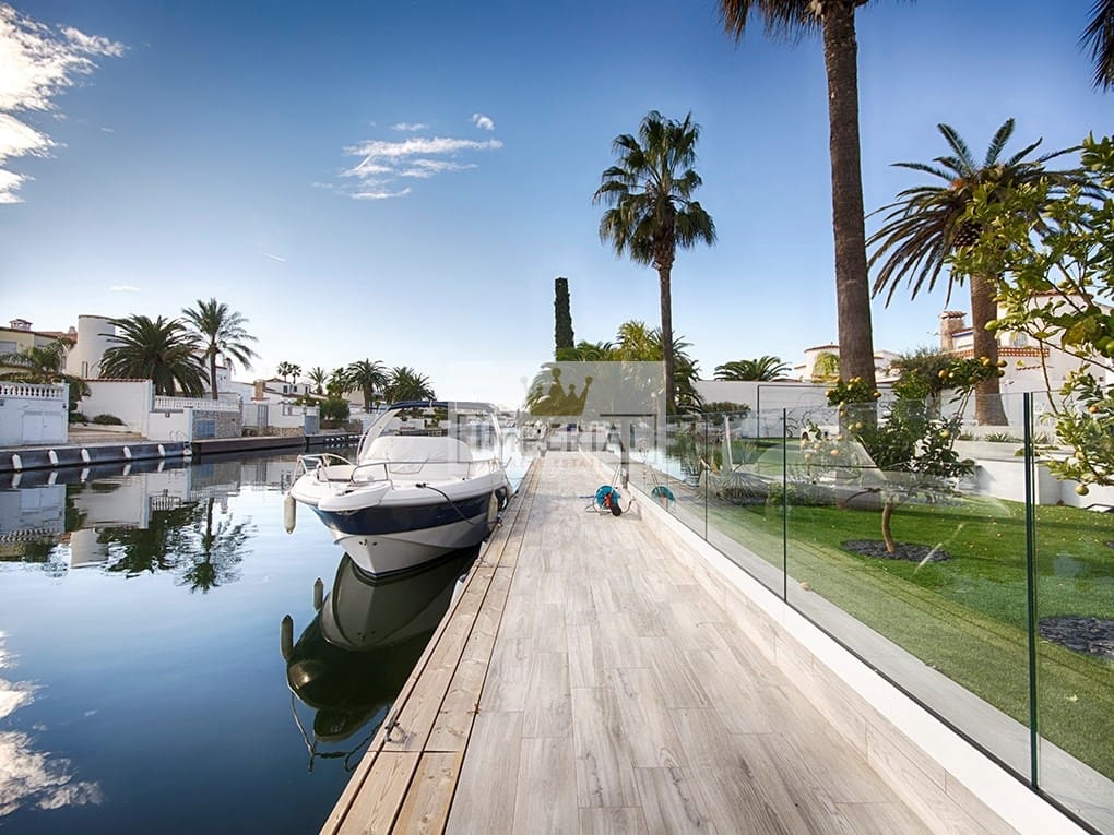Casa de 5 habitaciones en Empuriabrava en venta con piscina garaje - 3.250.000 € (Ref: 9111618)