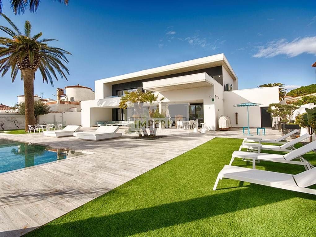 Casa de 5 habitaciones en Empuriabrava en venta con piscina garaje - 3.250.000 € (Ref: 9111618)