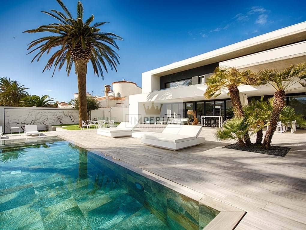 Casa de 5 habitaciones en Empuriabrava en venta con piscina garaje - 3.250.000 € (Ref: 9111618)