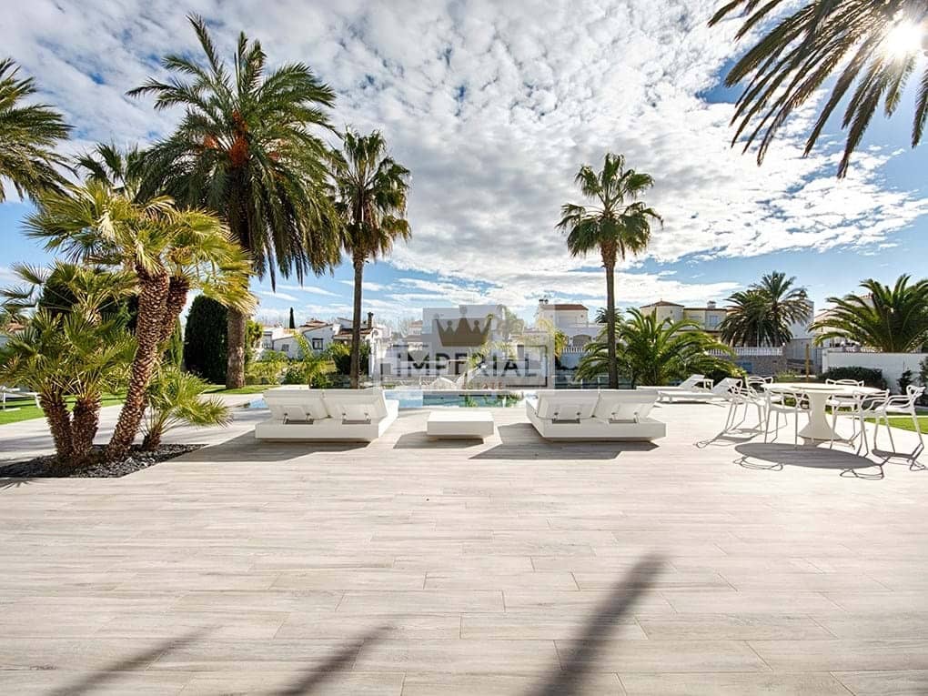 Casa de 5 habitaciones en Empuriabrava en venta con piscina garaje - 3.250.000 € (Ref: 9111618)