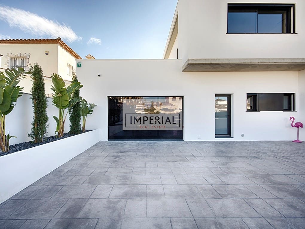 Casa de 5 habitaciones en Empuriabrava en venta con piscina garaje - 3.250.000 € (Ref: 9111618)
