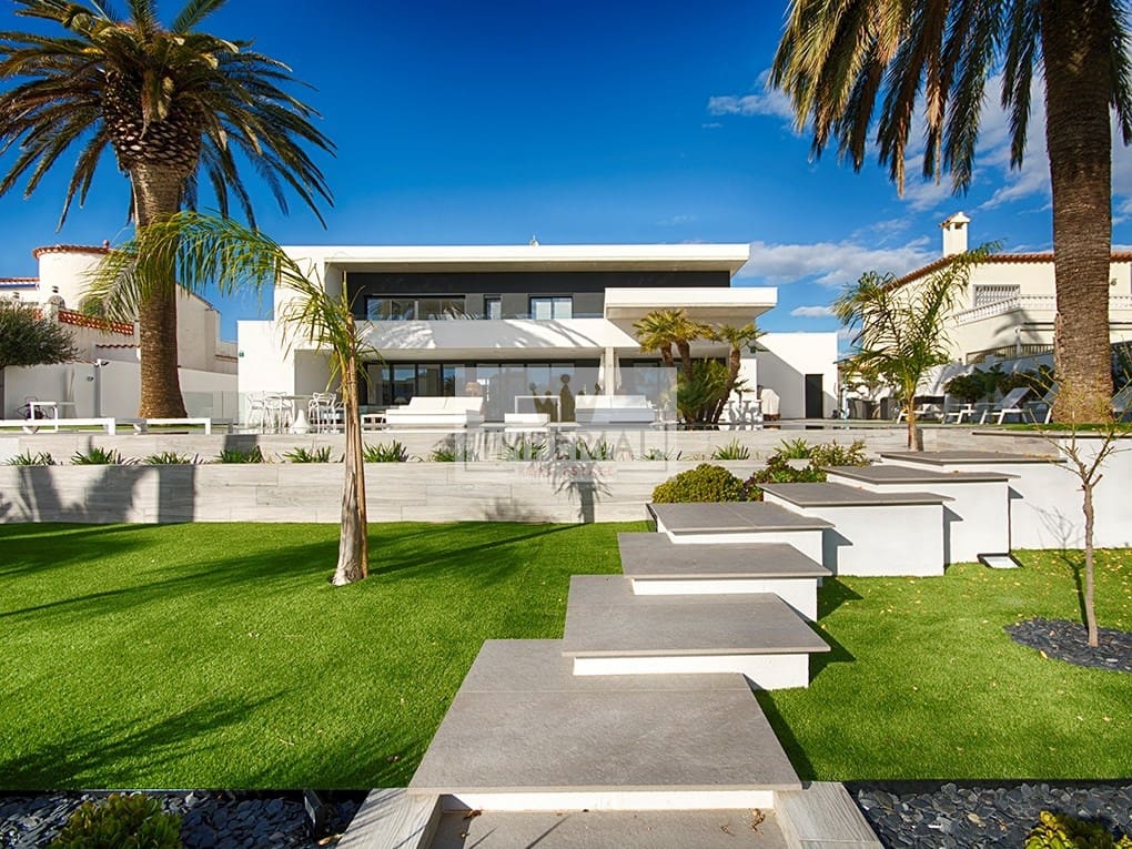 Casa de 5 habitaciones en Empuriabrava en venta con piscina garaje - 3.250.000 € (Ref: 9111618)