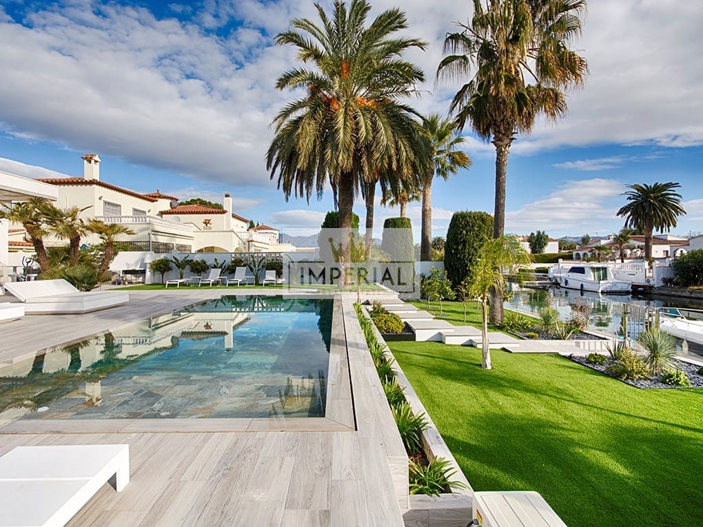 Casa de 5 habitaciones en Empuriabrava en venta con piscina garaje - 3.250.000 € (Ref: 9111618)