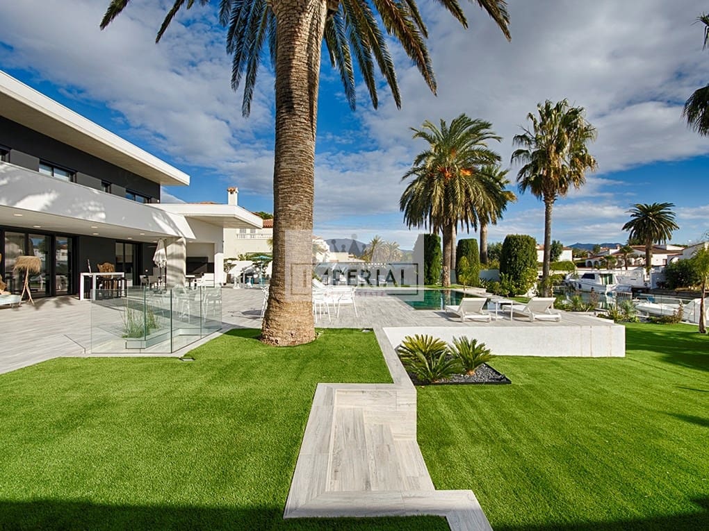 Casa de 5 habitaciones en Empuriabrava en venta con piscina garaje - 3.250.000 € (Ref: 9111618)