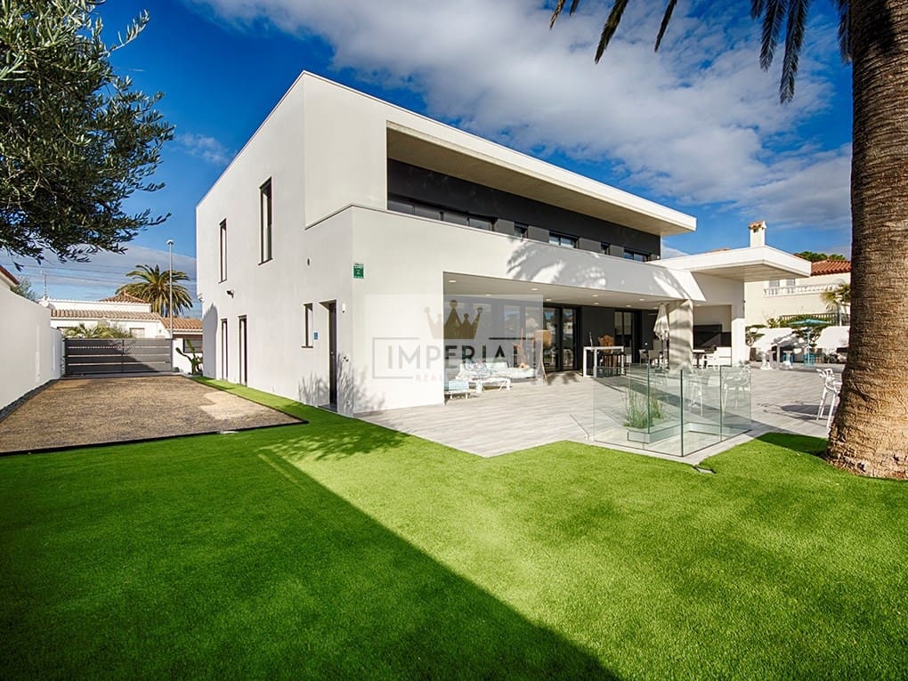 Casa de 5 habitaciones en Empuriabrava en venta con piscina garaje - 3.250.000 € (Ref: 9111618)