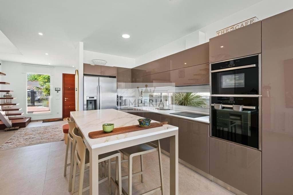 4 bedroom Townhouse for sale in Empuriabrava with pool garage - € 1,395,000 (Ref: 9111619)