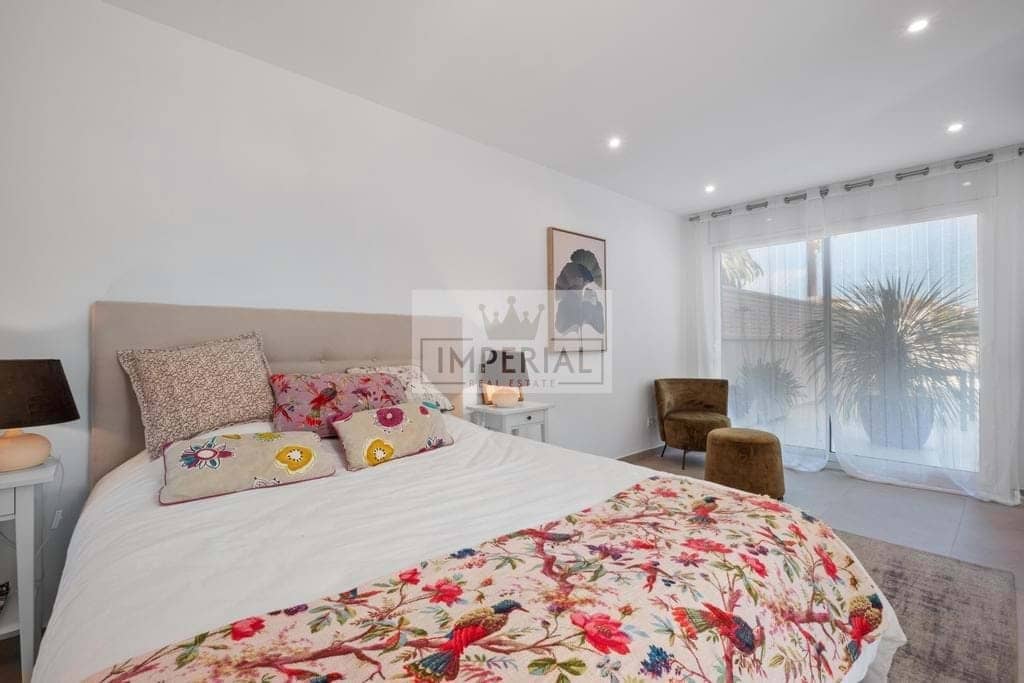 4 bedroom Townhouse for sale in Empuriabrava with pool garage - € 1,395,000 (Ref: 9111619)