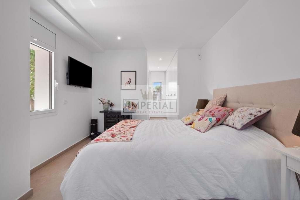 4 bedroom Townhouse for sale in Empuriabrava with pool garage - € 1,395,000 (Ref: 9111619)