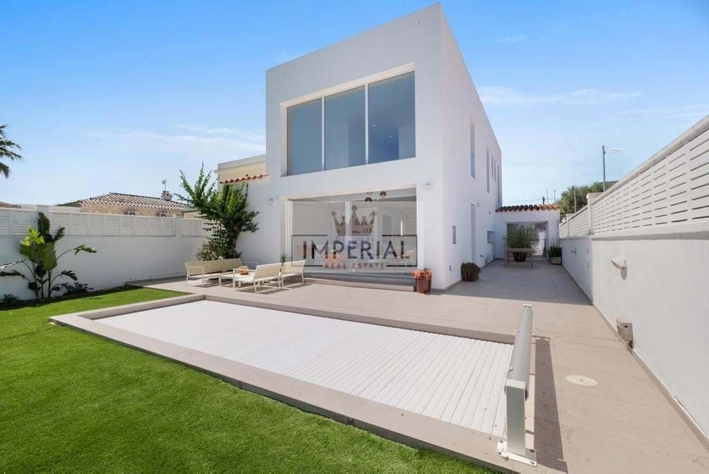 4 bedroom Townhouse for sale in Empuriabrava with pool garage - € 1,395,000 (Ref: 9111619)