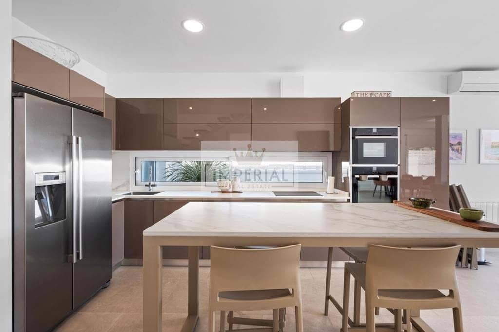 4 bedroom Townhouse for sale in Empuriabrava with pool garage - € 1,395,000 (Ref: 9111619)
