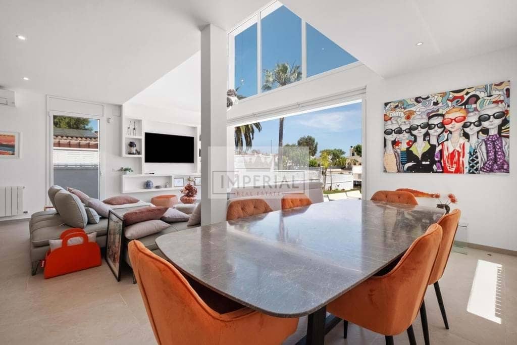 4 bedroom Townhouse for sale in Empuriabrava with pool garage - € 1,395,000 (Ref: 9111619)