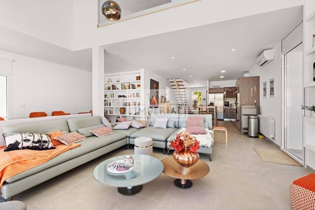 4 bedroom Townhouse for sale in Empuriabrava with pool garage - € 1,395,000 (Ref: 9111619)
