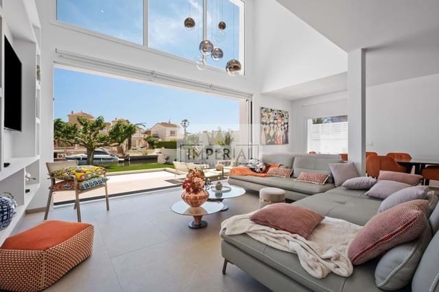 Casa de 4 habitaciones en Empuriabrava, Castelló d'Empúries en venta con piscina garaje - 1.395.000 € (Ref: 9111619)