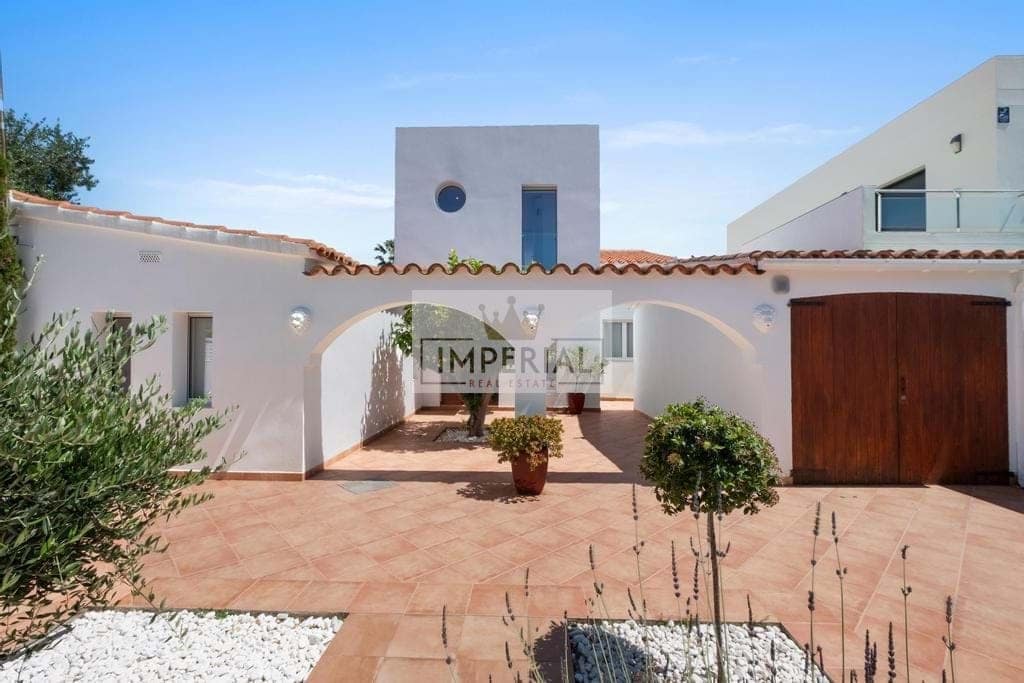 4 bedroom Townhouse for sale in Empuriabrava with pool garage - € 1,395,000 (Ref: 9111619)