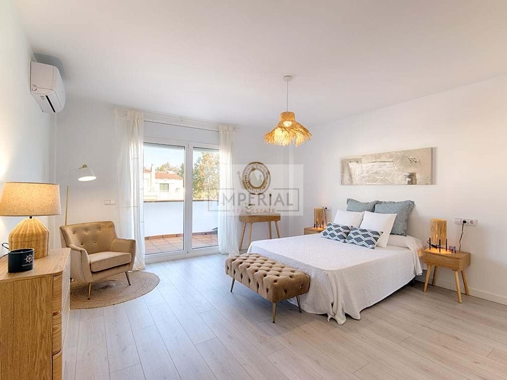 Casa de 3 habitaciones en Empuriabrava en venta - 465.000 € (Ref: 9111624)