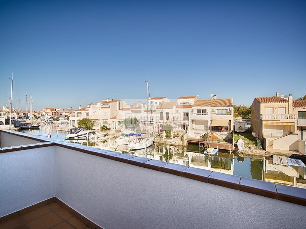 Casa de 3 habitaciones en Empuriabrava en venta - 465.000 € (Ref: 9111624)