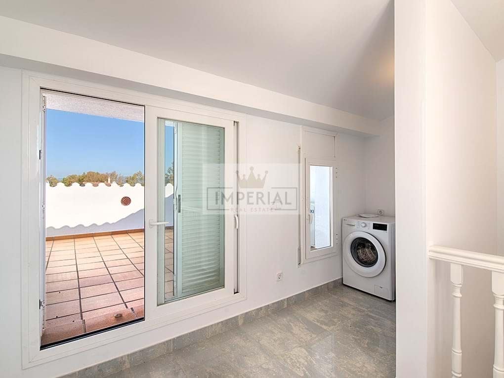 Casa de 3 habitaciones en Empuriabrava en venta - 465.000 € (Ref: 9111624)