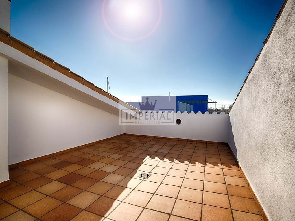 Casa de 3 habitaciones en Empuriabrava en venta - 465.000 € (Ref: 9111624)