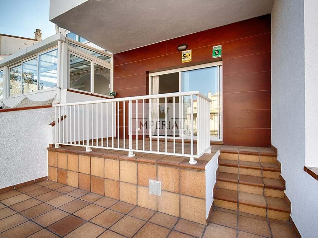 Casa de 3 habitaciones en Empuriabrava en venta - 465.000 € (Ref: 9111624)