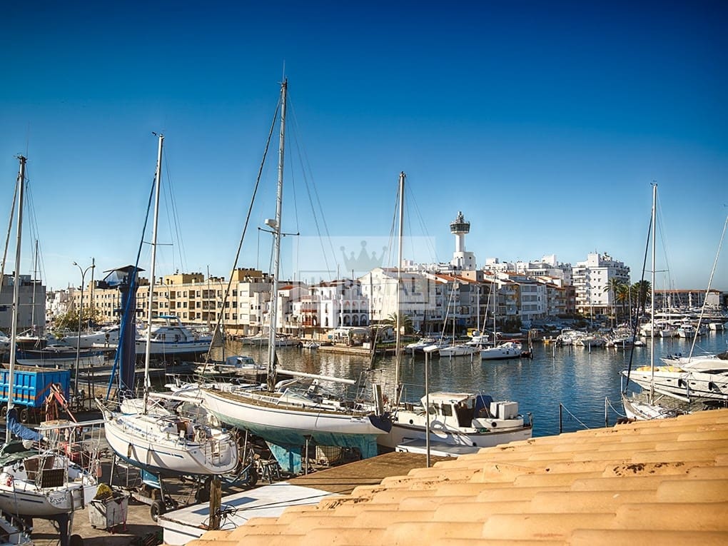 Casa de 3 habitaciones en Empuriabrava en venta - 465.000 € (Ref: 9111624)