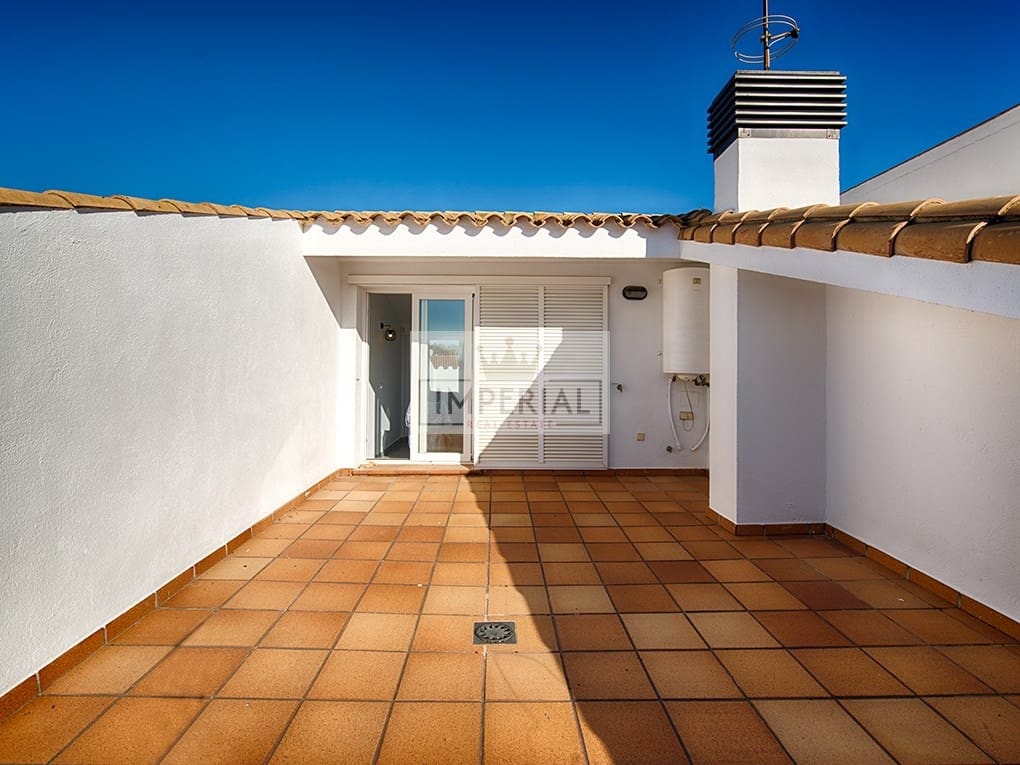 Casa de 3 habitaciones en Empuriabrava en venta - 465.000 € (Ref: 9111624)