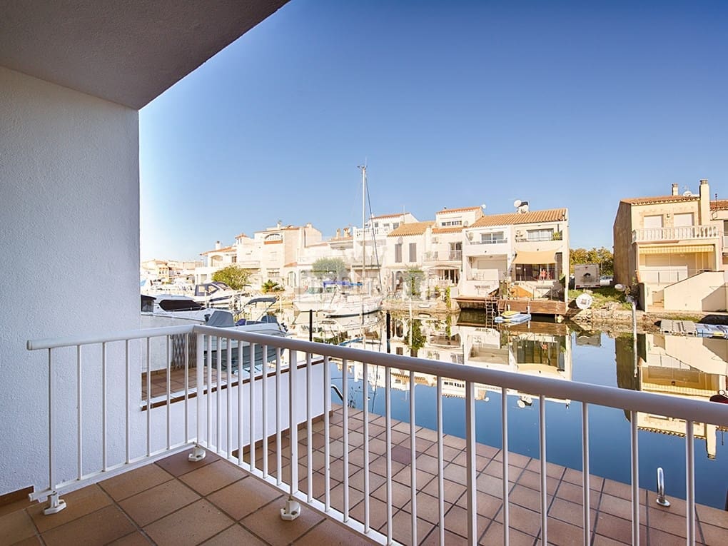 Casa de 3 habitaciones en Empuriabrava en venta - 465.000 € (Ref: 9111624)