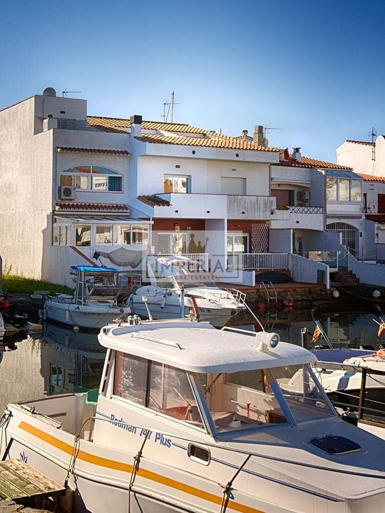 Casa de 3 habitaciones en Empuriabrava en venta - 465.000 € (Ref: 9111624)