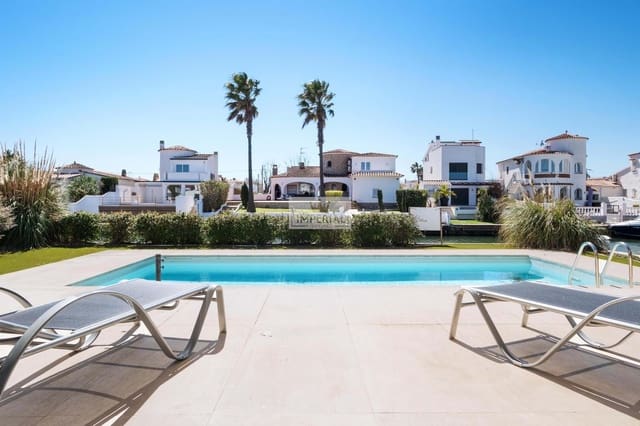 3 soveværelse Byhus til salg i Empuriabrava, Castelló d'Empúries med swimmingpool garage - € 1.595.000 (Ref: 9111631)